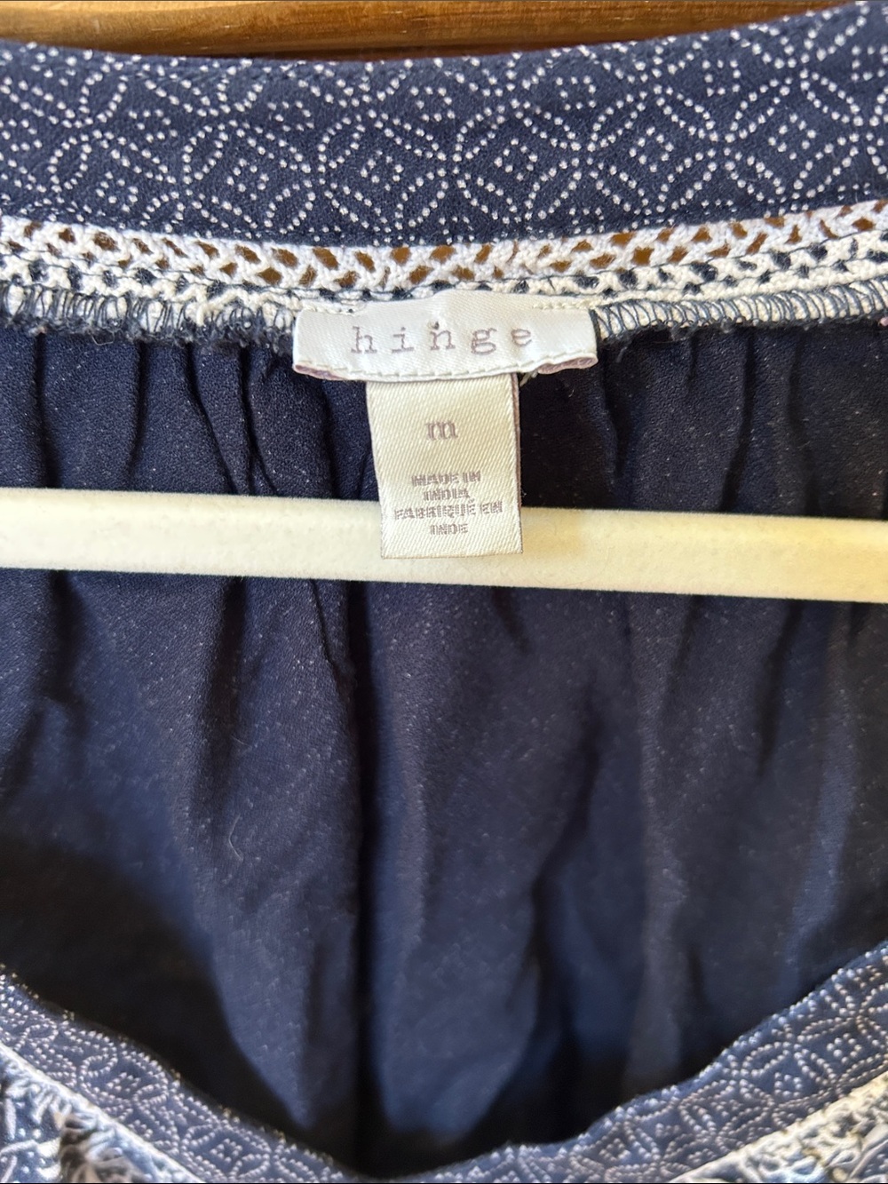 Hinge Tunic Navy and White V-Neck Printed Top 100% Viscose Medium - Picture 2 of 8
